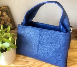 ロイヤルブルーが個性的な2WAYBAG♪(イタリア製)