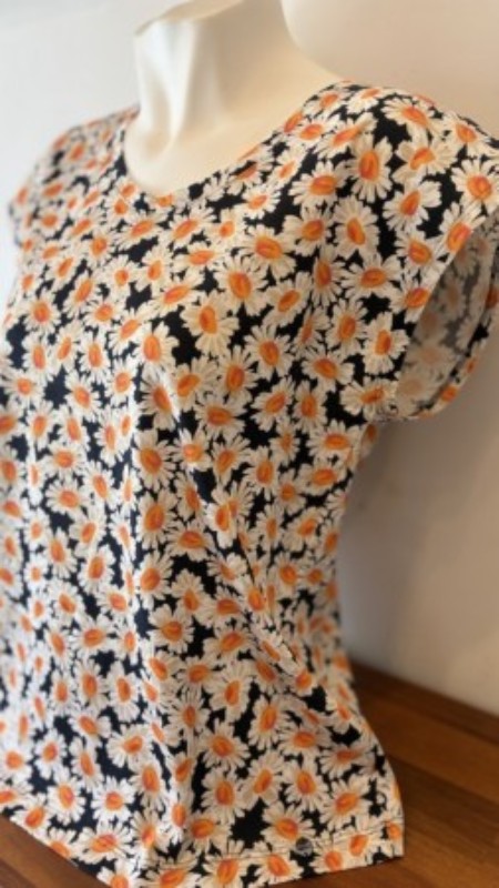 マーガレット柄の個性溢れる上質なカットソー♪(MARCCAIN)