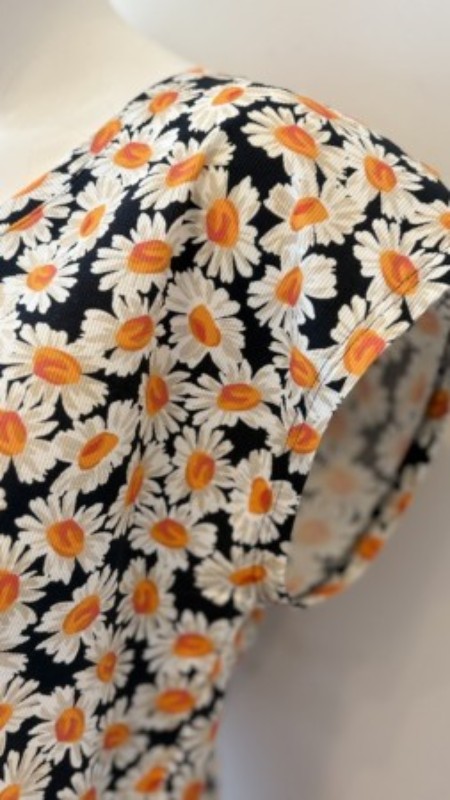マーガレット柄の個性溢れる上質なカットソー♪(MARCCAIN)