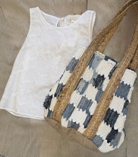上品な刺繍のノースリーブブラウス♪(IBLUES)