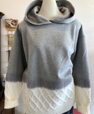 お洒落なパーカー×ダイア柄ニットの組み合わせ♪(MARELLA)