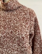 混じり毛糸の色合いがお洒落感を醸しだすセーター♪(IBLUES)