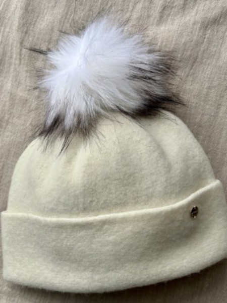 暖かい羊毛素材の帽子♪(MARCCAIN)