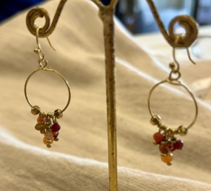 華やかな揺れるピアス♪(フランス製)