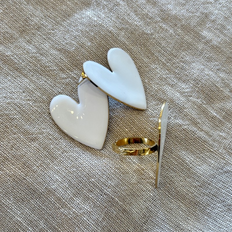 赤と白の可愛いハート型ピアス(フランス製)